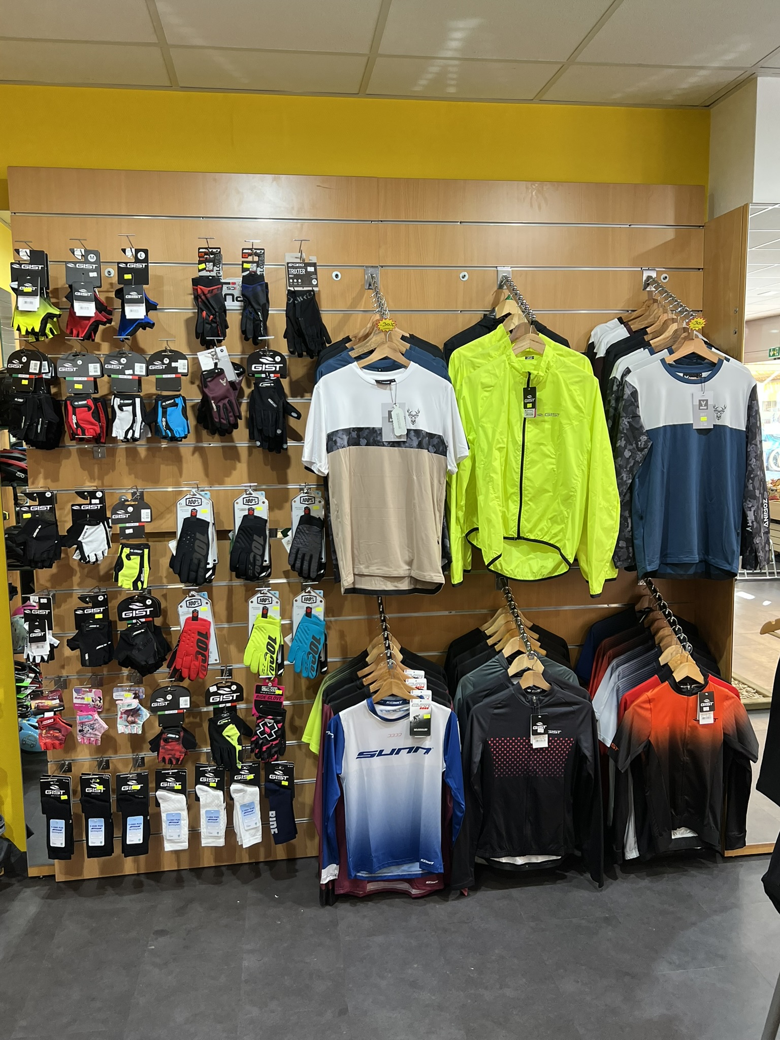 Textile et équipement VTT — SUNN jerseys, gants